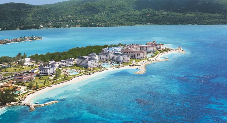 Unlocking Montego Bay: Airlines and Travel Tips