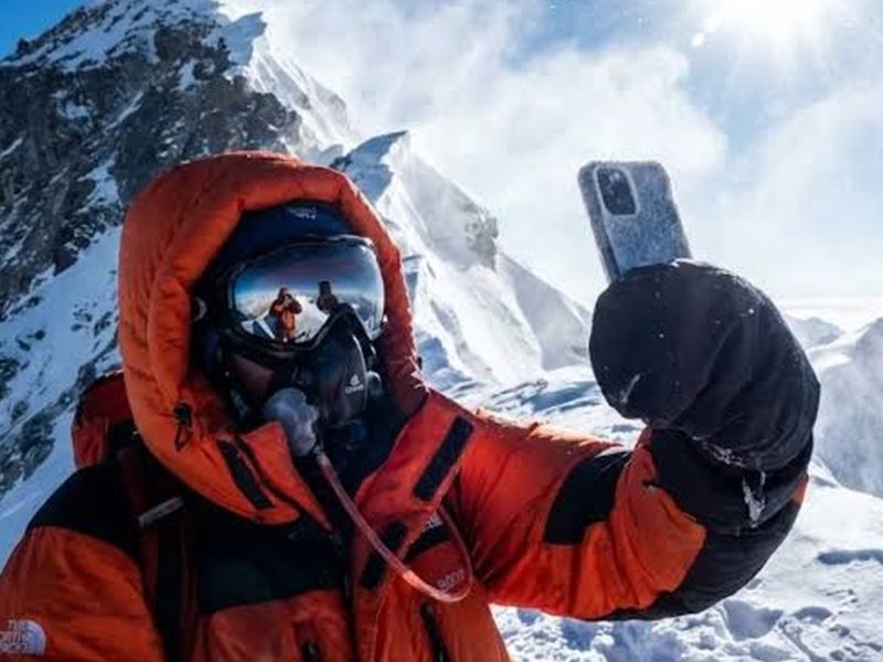 Stay Connected: Must-Have Travel Tech